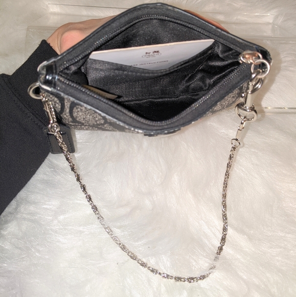 GUC Coach Signature Wristlet Tonal Black - Picture 3 of 8